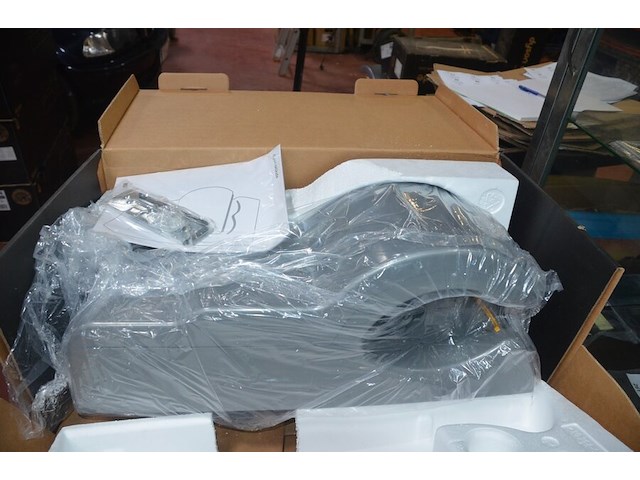 2x dyson airblade ab03 handdrogers, werking onbekend (b421) - afbeelding 1 van  8