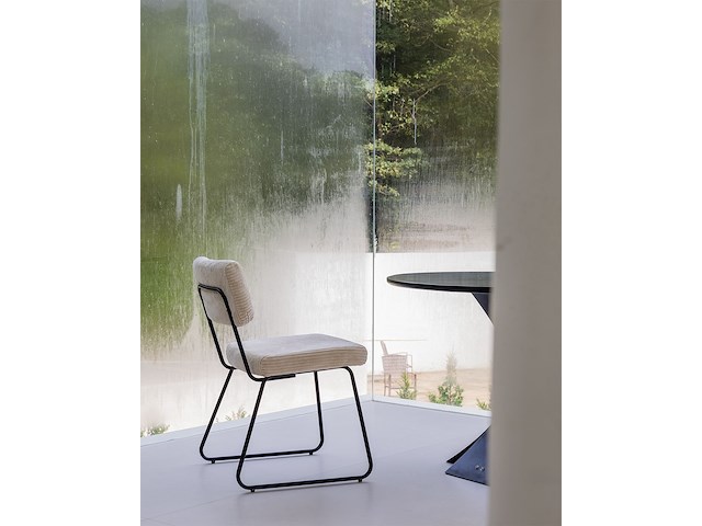 2x eetkamerstoel metalen onderstel - witte ribbelstof - afbeelding 1 van  5