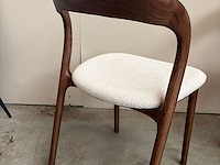 2x eetkamerstoel walnoot afwerking beige bouclé - afbeelding 1 van  4
