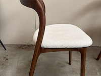2x eetkamerstoel walnoot afwerking beige bouclé - afbeelding 2 van  4