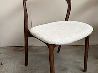 2x eetkamerstoel walnoot afwerking beige bouclé - afbeelding 3 van  4