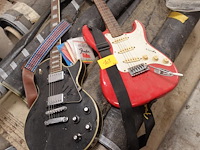2x elektrische gitaar - afbeelding 1 van  4