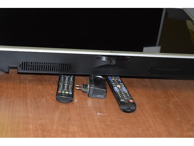 2x flatscreen tv lg - afbeelding 2 van  3