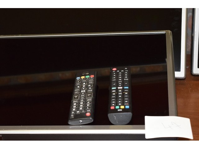 2x flatscreen tv lg - afbeelding 2 van  3