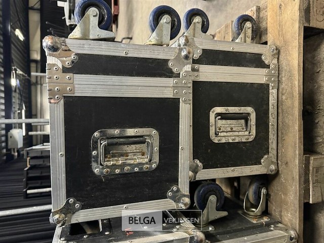 2x flight-case op wielen prof led verlichting - afbeelding 4 van  4