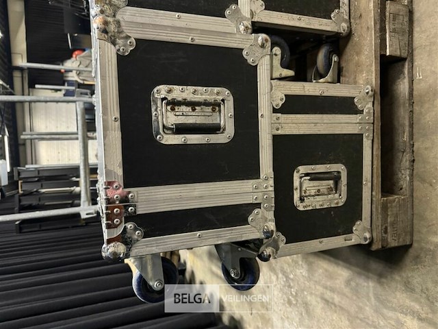 2x flight-case op wielen prof led verlichting - afbeelding 4 van  4