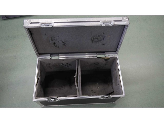2x flightcase 70cm x 35cm height withoud wheels 35cm - afbeelding 2 van  2
