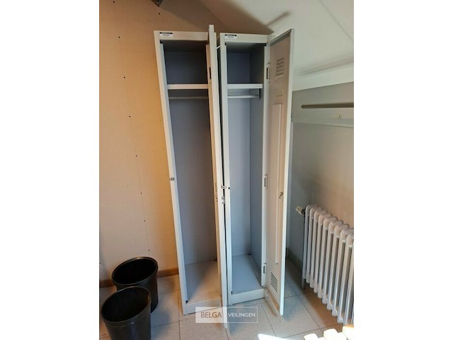 2x garderobekast - afbeelding 1 van  3