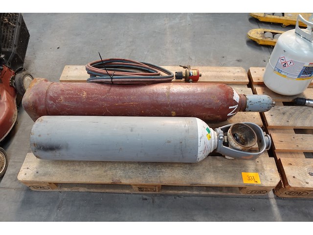 2x gasfles met meter - afbeelding 1 van  7