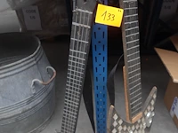 2x gitaar kiss ( decoratie )