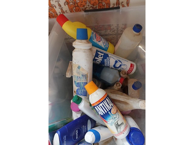 2x grijpbak met schoonmaakmiddelen - afbeelding 4 van  4