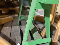 2x groene houten staander - afbeelding 1 van  2