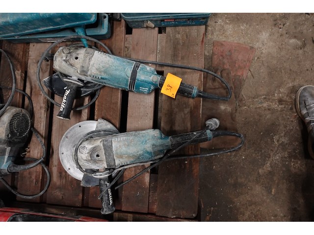 2x haakse slijper makita - afbeelding 1 van  3