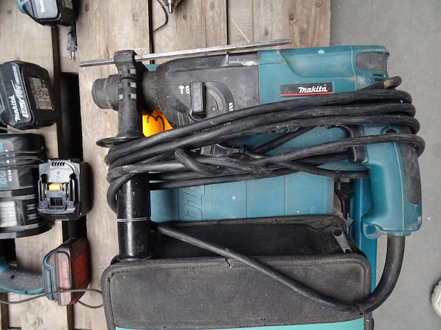 2x haakse vijsmachine makita + klopboorhamer makita - afbeelding 2 van  4
