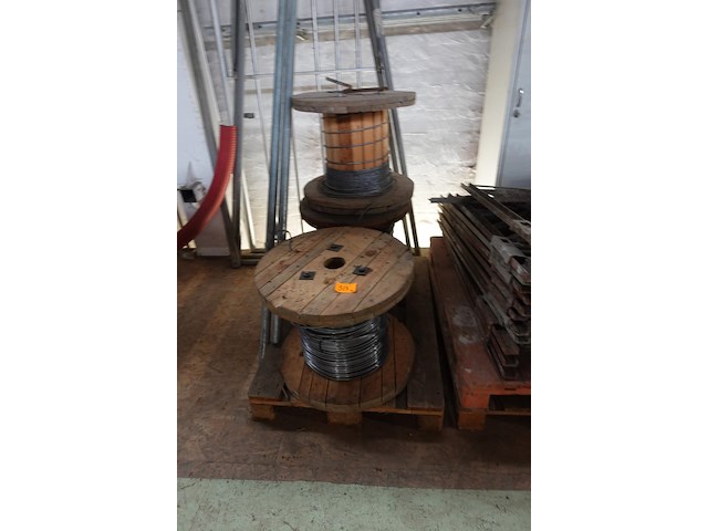 2x haspel met kabel - afbeelding 1 van  5