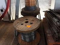 2x haspel met kabel - afbeelding 1 van  5