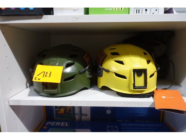 2x helm - afbeelding 1 van  2