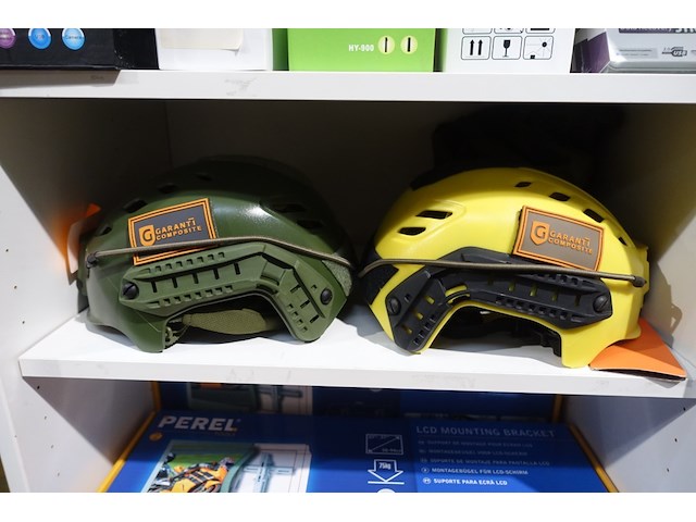 2x helm - afbeelding 2 van  2