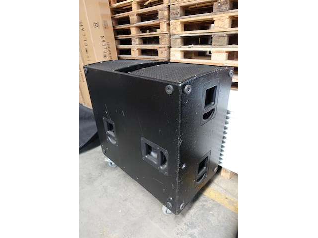 2x hk audio subwoofer ic118ba (op afneembare transport wielen) - afbeelding 5 van  8