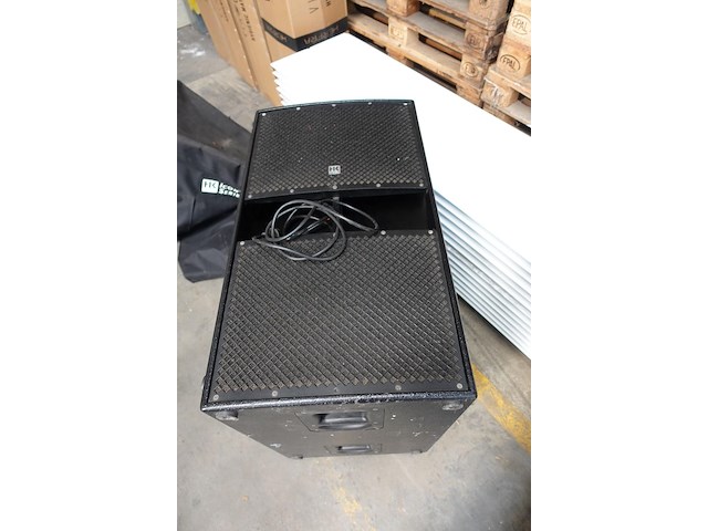 2x hk audio subwoofer ic118ba (op afneembare transport wielen) - afbeelding 8 van  8