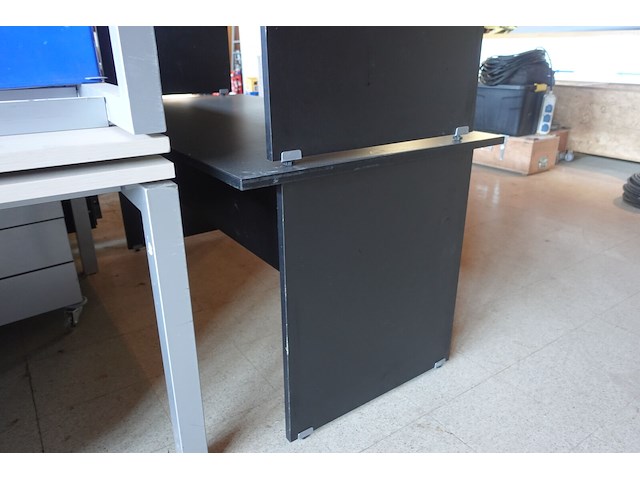 2x houten bureau - afbeelding 3 van  7