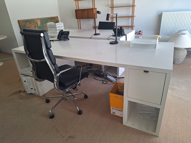 2x houten bureau - afbeelding 1 van  9