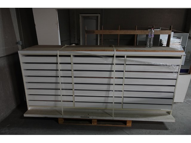 2x houten display - afbeelding 1 van  4