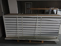 2x houten display - afbeelding 1 van  4