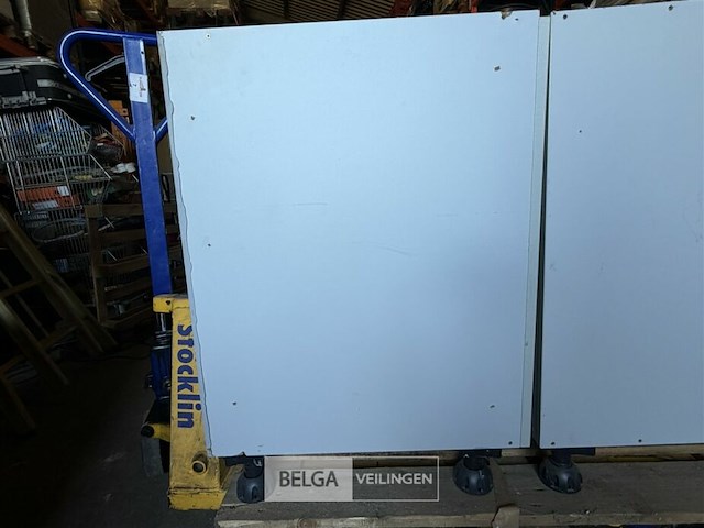 2x houten kast met leggers - afbeelding 2 van  3