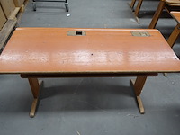 2x houten lessenaar + 4x diverse houten kinderstoelen - afbeelding 2 van  3