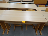 2x houten lessenaar + 4x stoel - afbeelding 1 van  3