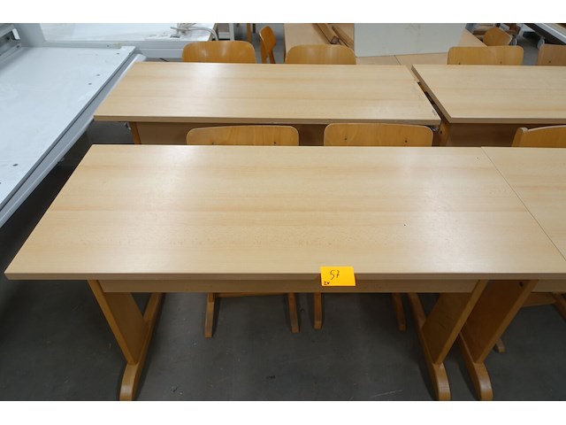 2x houten lessenaar + 4x stoel - afbeelding 1 van  3