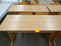 2x houten lessenaar + 4x stoel - afbeelding 1 van  3