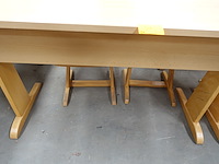 2x houten lessenaar + 4x stoel - afbeelding 2 van  3