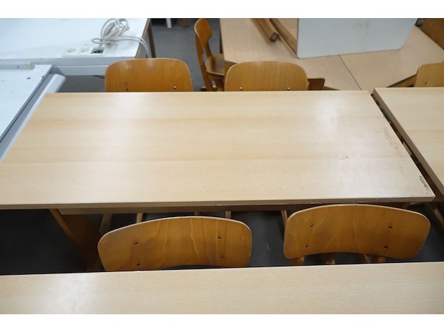 2x houten lessenaar + 4x stoel - afbeelding 3 van  3