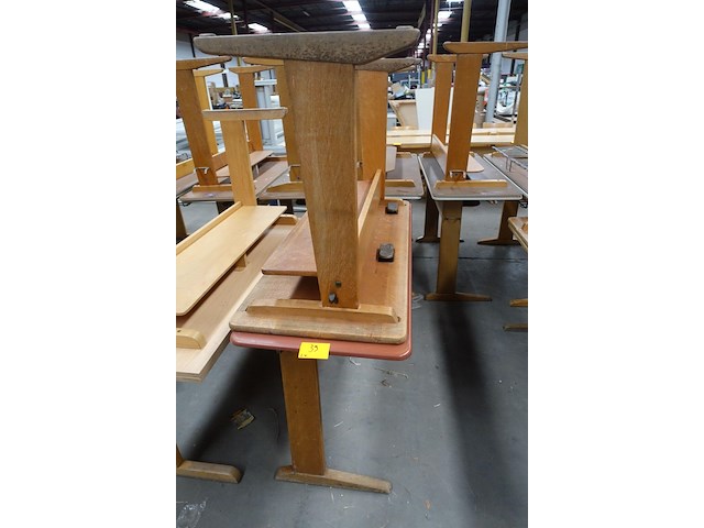 2x houten lessenaar - afbeelding 1 van  2