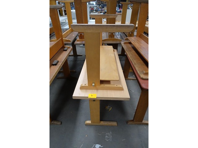 2x houten lessenaar - afbeelding 1 van  2