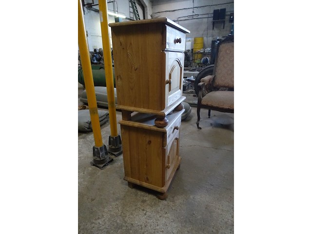 2x houten nachtkastje - afbeelding 2 van  6