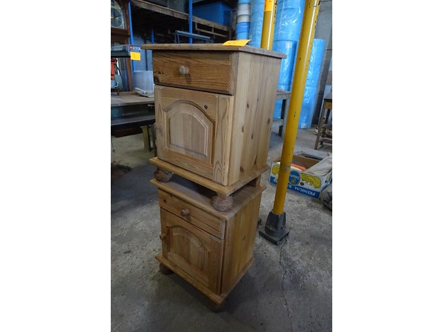 2x houten nachtkastje - afbeelding 3 van  6