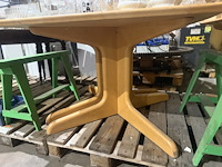 2x houten tafel in driehoekvorm - afbeelding 1 van  1