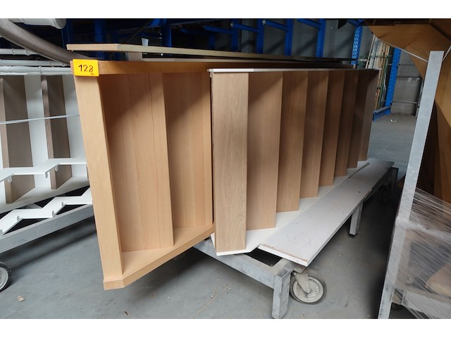 2x houten trap - afbeelding 1 van  3