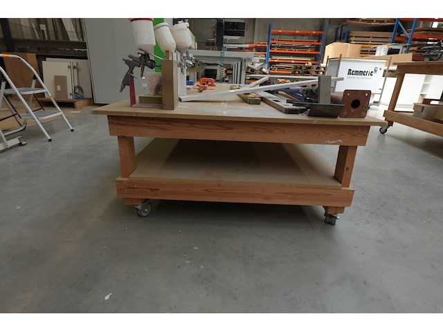 2x houten werktafel - afbeelding 1 van  4
