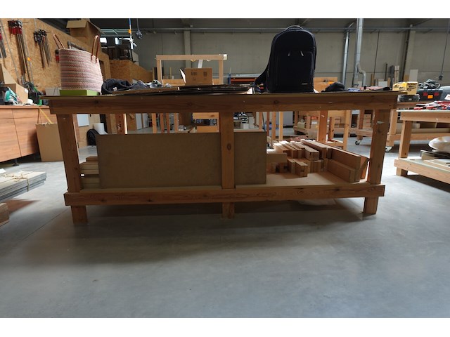 2x houten werktafel - afbeelding 1 van  4