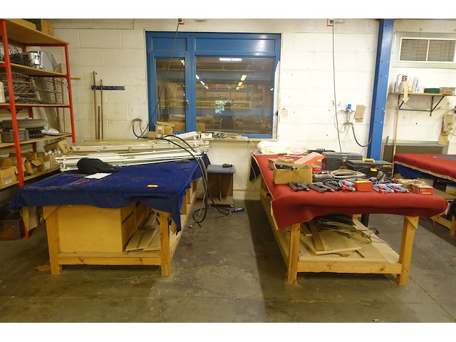 2x houten werktafel - afbeelding 1 van  5