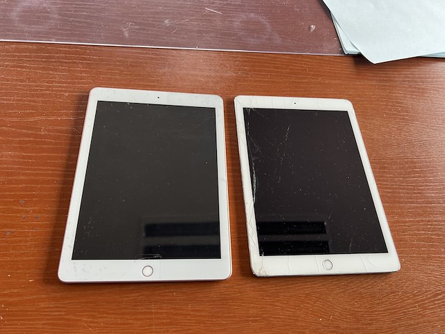 2x i-pad - afbeelding 1 van  2