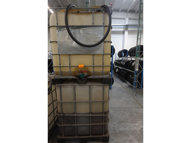 2x ibc container mazout met pomp - afbeelding 2 van  3