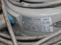 2x industriële stofzuiger, nilfisk, gst, 700w, werking niet gekend - afbeelding 2 van  2