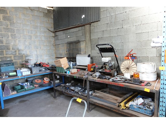 2x inhoud werkbank - afbeelding 1 van  9