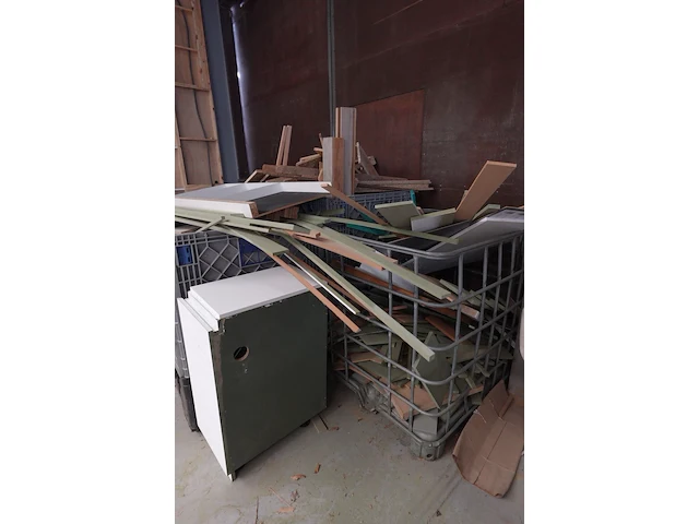 2x inklapbare kunststof palletbox + inhoud - afbeelding 2 van  3