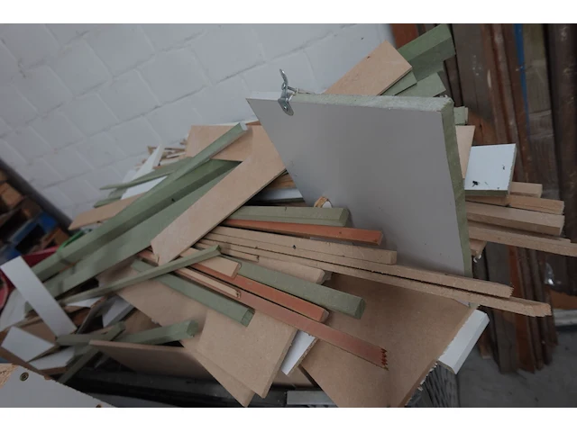 2x inklapbare kunststof palletbox + inhoud - afbeelding 2 van  3